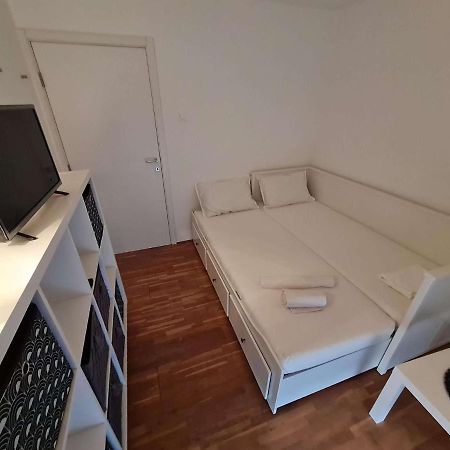 Apartmani Lovre I Zara Ngoại thất bức ảnh