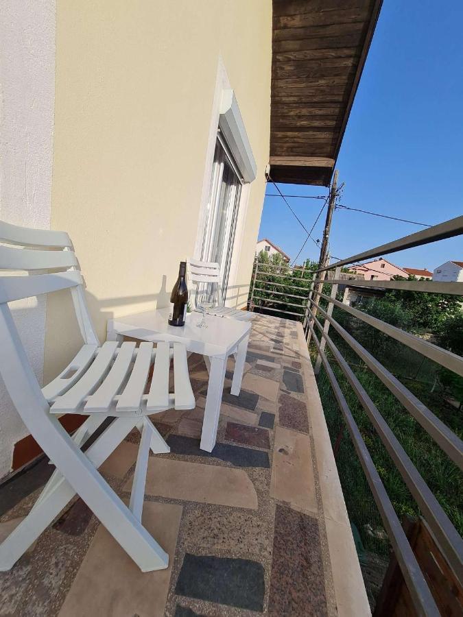 Apartmani Lovre I Zara Ngoại thất bức ảnh