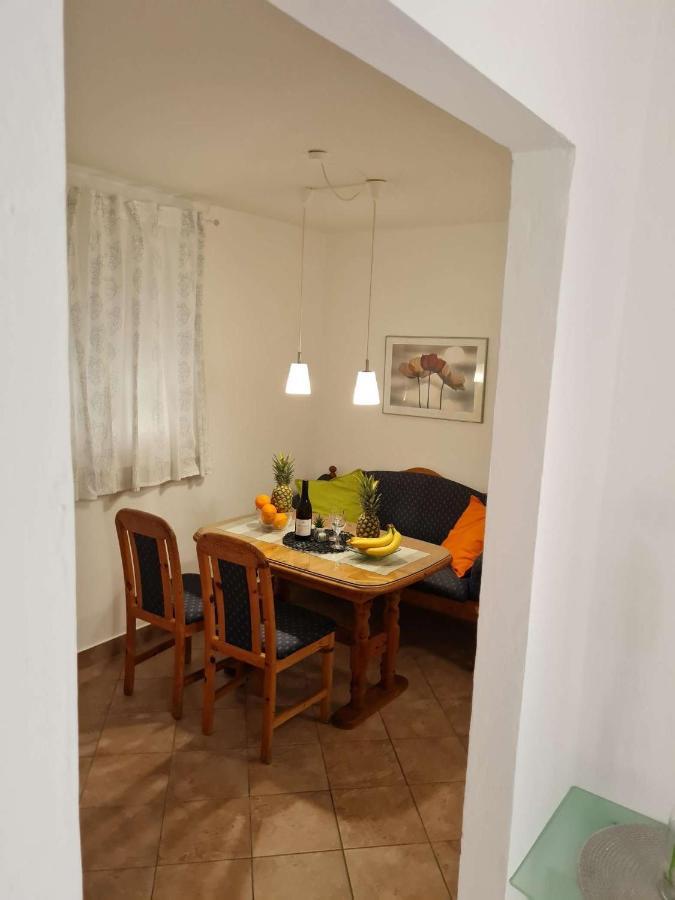 Apartmani Lovre I Zara Ngoại thất bức ảnh