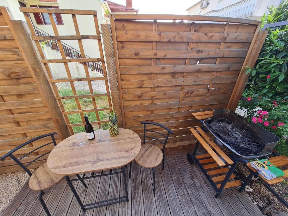 Apartmani Lovre I Zara Ngoại thất bức ảnh