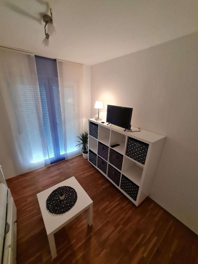 Apartmani Lovre I Zara Ngoại thất bức ảnh