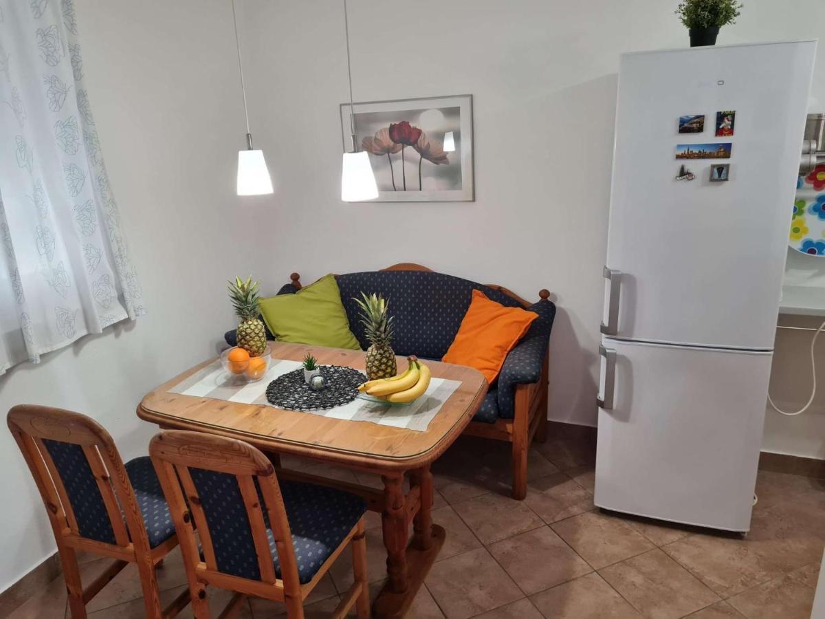 Apartmani Lovre I Zara Ngoại thất bức ảnh