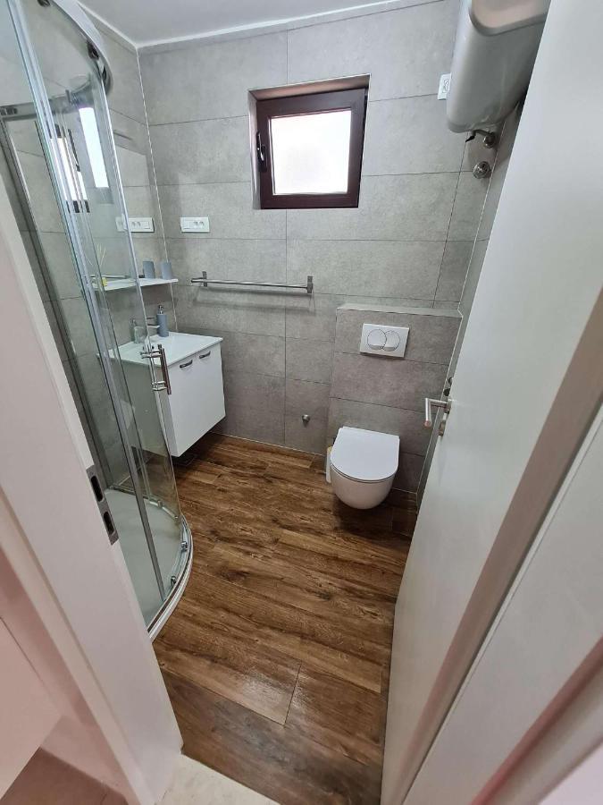 Apartmani Lovre I Zara Ngoại thất bức ảnh