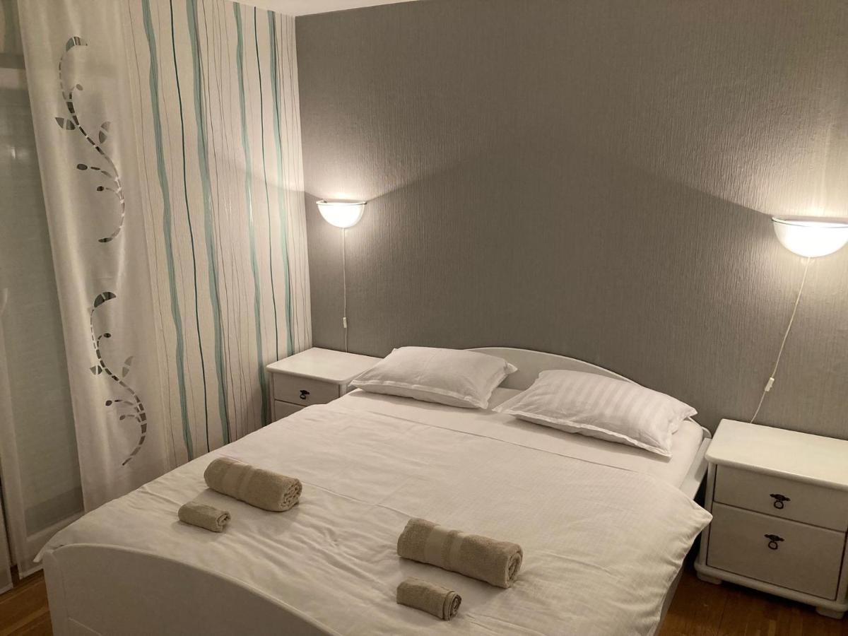 Apartmani Lovre I Zara Ngoại thất bức ảnh