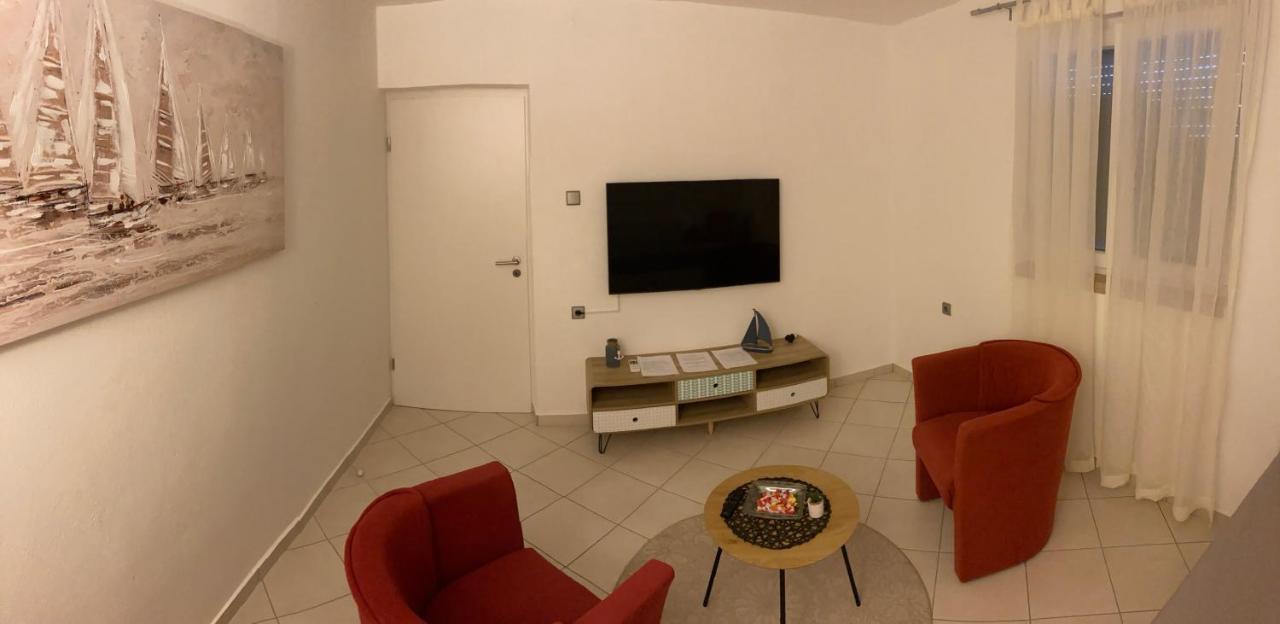 Apartmani Lovre I Zara Ngoại thất bức ảnh