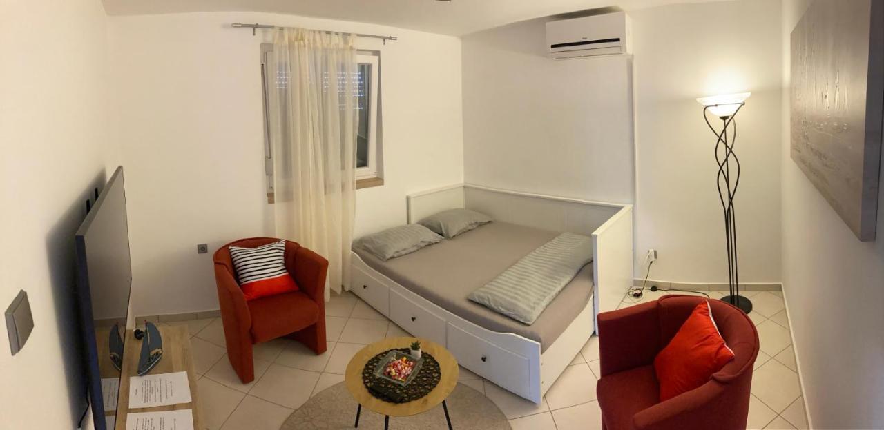 Apartmani Lovre I Zara Ngoại thất bức ảnh