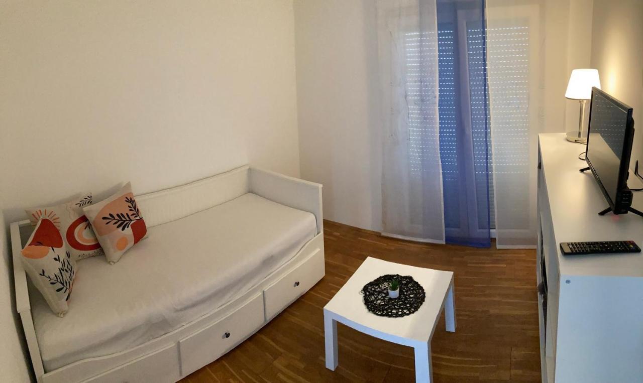 Apartmani Lovre I Zara Ngoại thất bức ảnh